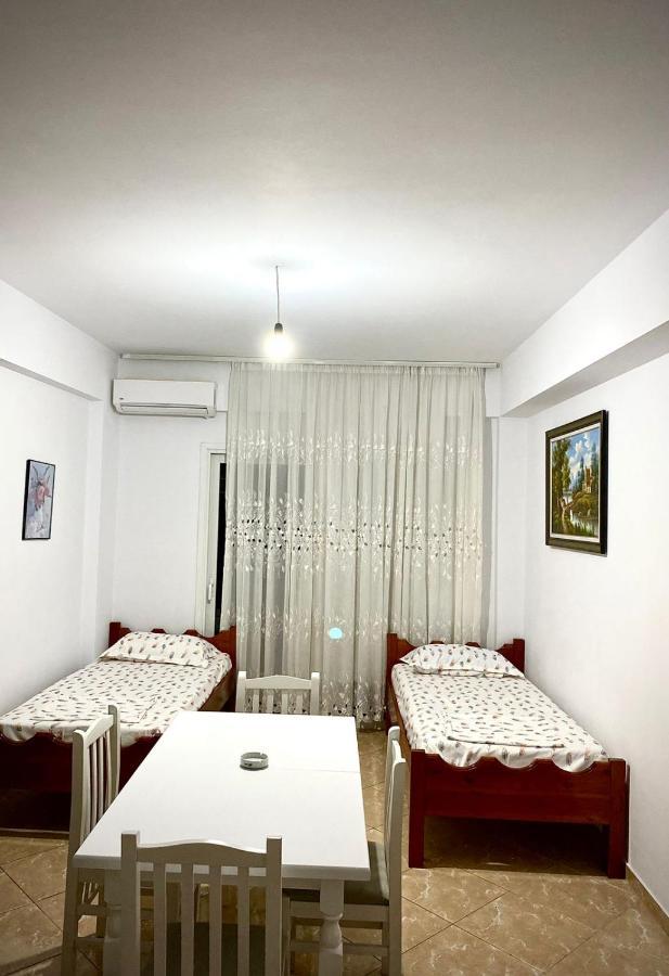 Honey Apartment Near Port Of Saranda Exterior foto